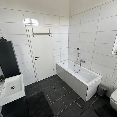 Mit Kostenlosem Parkplatz, Wifi Und Netflix Nahe Der Elbe